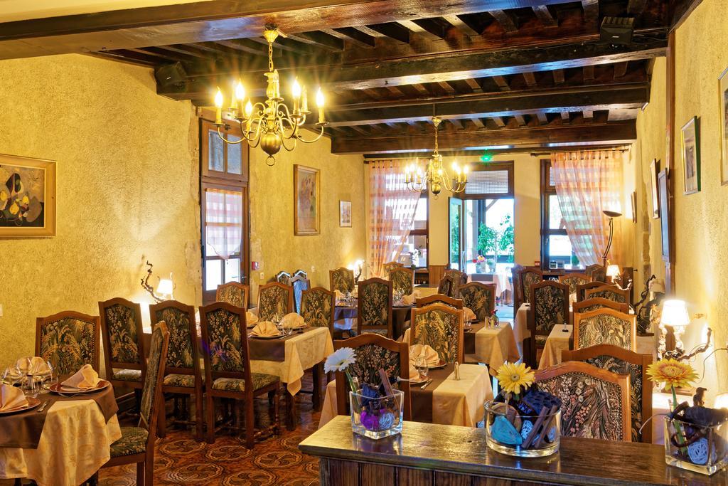 Logis Des Trois Maures Hotel Couches Eksteriør billede