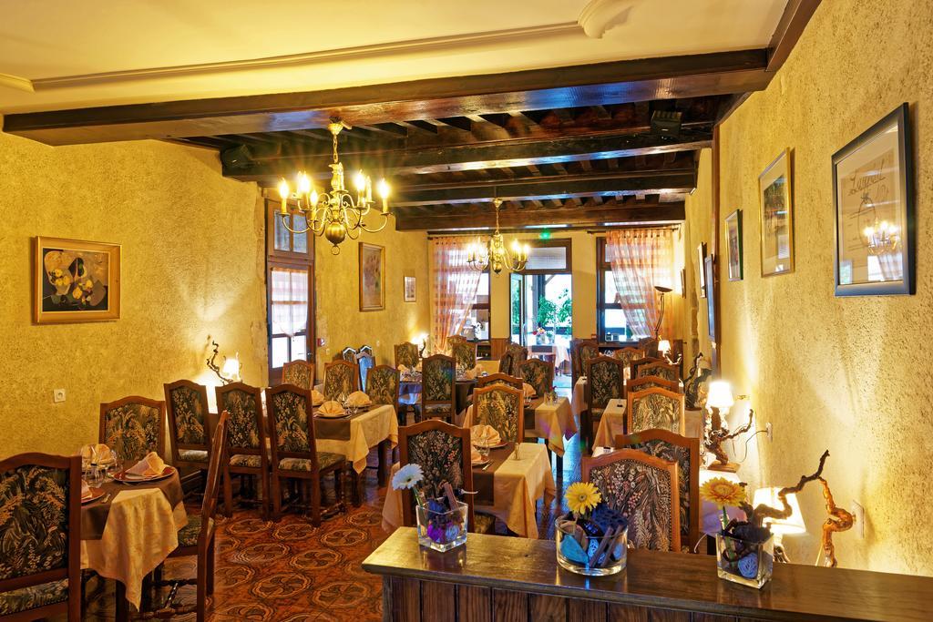Logis Des Trois Maures Hotel Couches Eksteriør billede